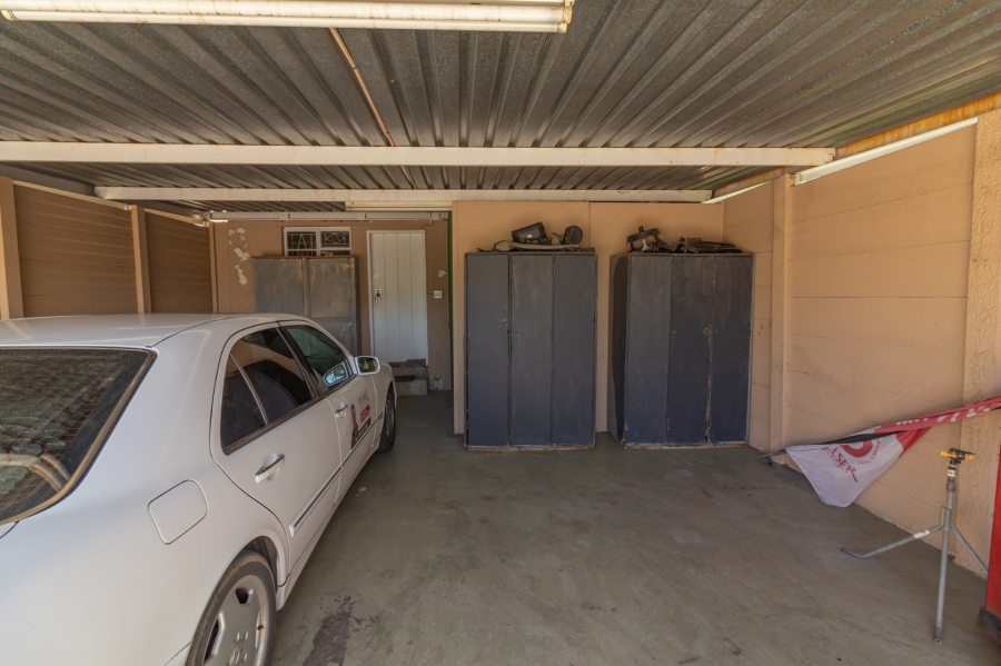 4 Bedroom Property for Sale in Kroonheuwel Free State